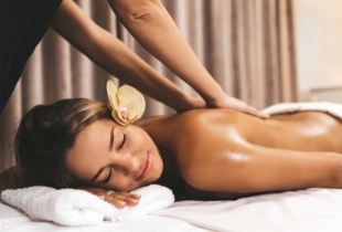 Nuru massage: Was ist das und wie können Paare sie sicher ausprobieren?