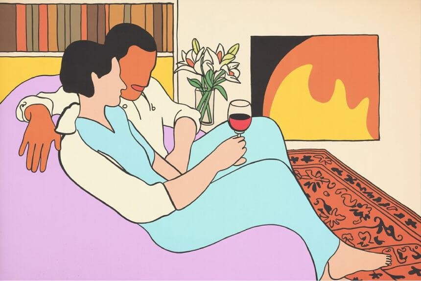 Ein Paar sitzt auf dem Sofa und spricht miteinander, mit Fokus auf emotionale Intimität. | Sexshop Deutschland Desirel.de